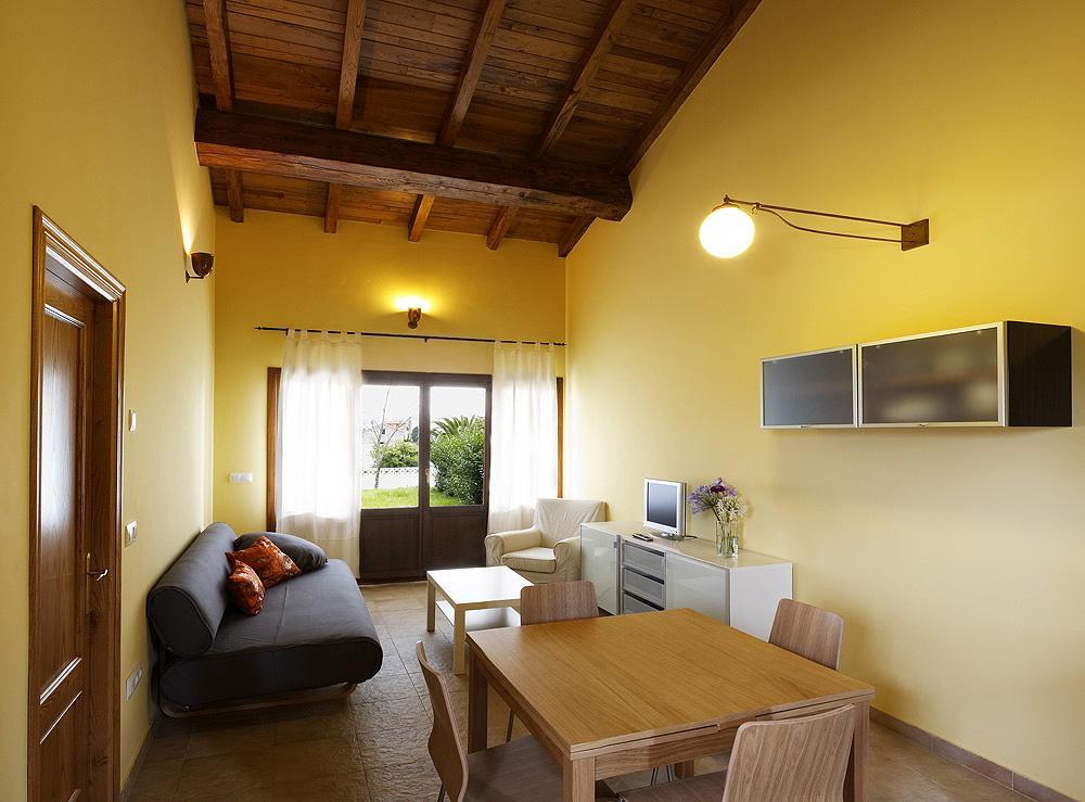 Apartamentos El Guindal 塔皮亚德卡萨列戈 外观 照片