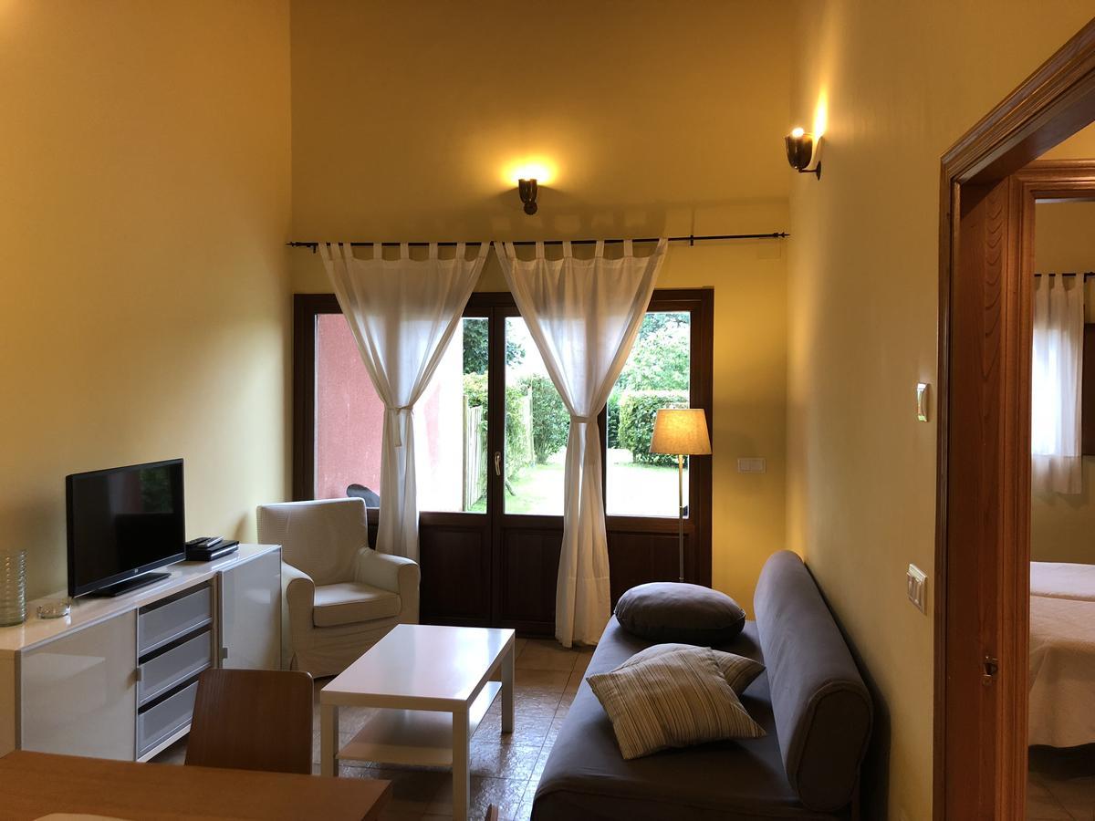 Apartamentos El Guindal 塔皮亚德卡萨列戈 外观 照片